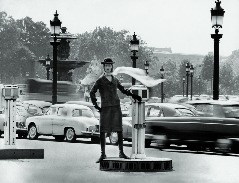 F.C. Gundlach - L´air de Paris, Model by Pierre Cardin, Paris, Place de la Concorde, 1963