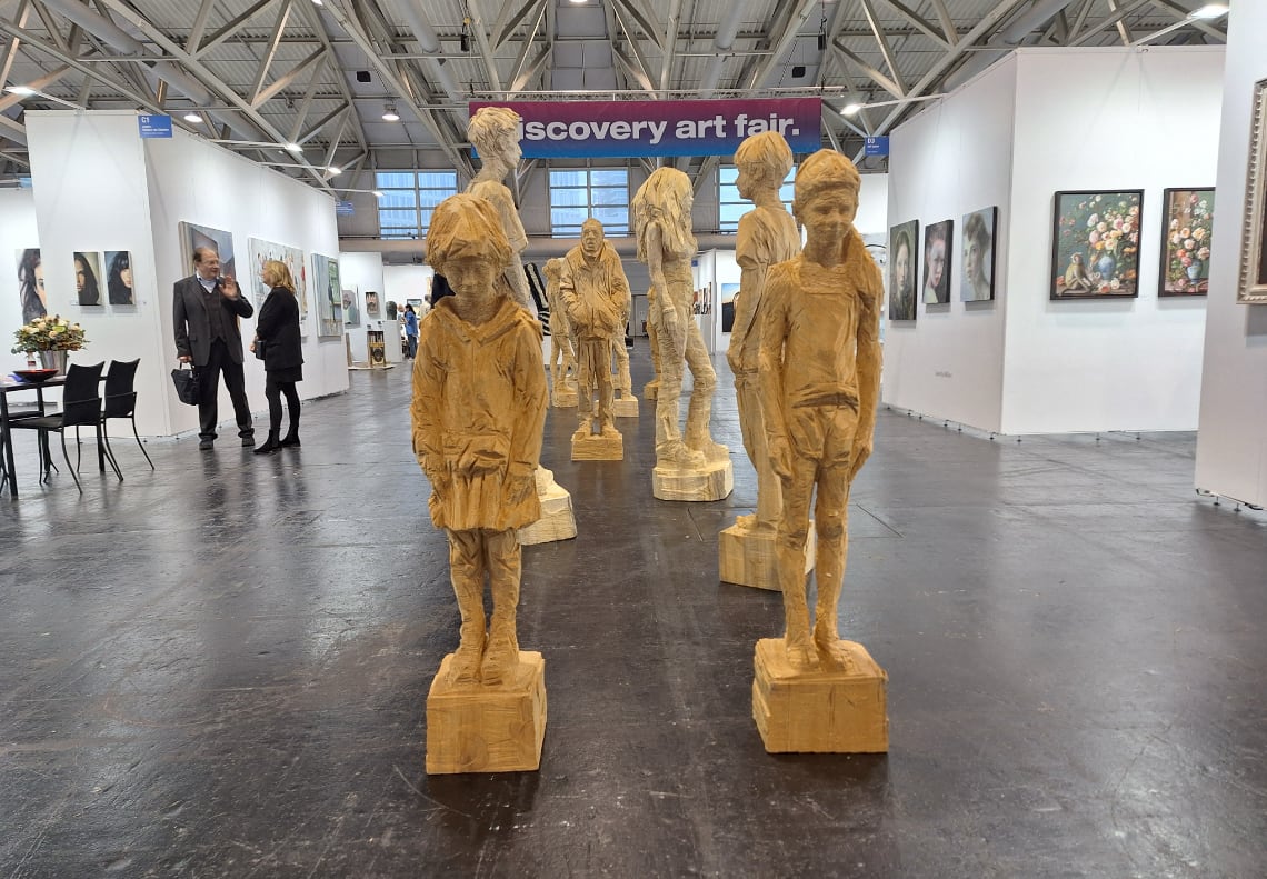 Discovery Art Fair Frankfurt 2024 - Sculptures at the entrance