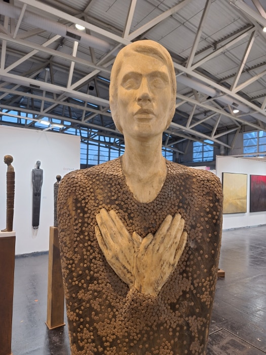 Discovery Art Fair Frankfurt 2024 - Wooden sculpture by Eric Perathoner