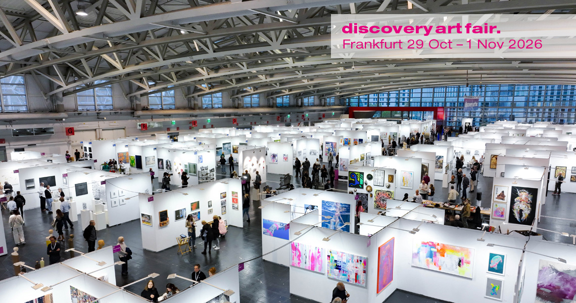 Large exhibition hall at the Discovery Art Fair Frankfurt with numerous art booths and contemporary artworks, vibrant fair atmosphere with engaged visitors, art fair in Frankfurt showcasing international artists and modern art.