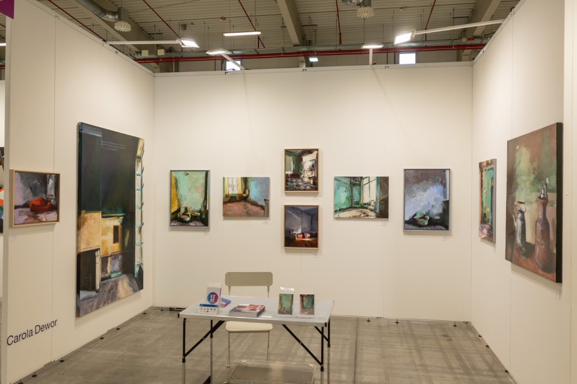 Carola Dewor booth